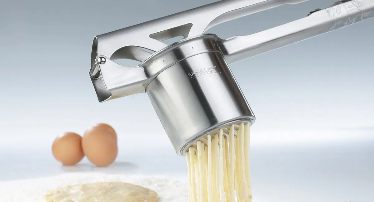 <strong>Spaetzle Press – The Perfect Way To Make Delicious Noodles Every Time!</strong> 1 spaetzle press